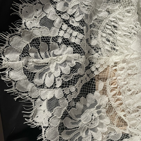 Lulu’s flint wedding dress (m) - Picture 4 of 5